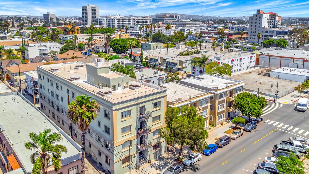 323 W 4th St, Long Beach, CA à vendre - Photo de l’immeuble – Image 2 sur 14