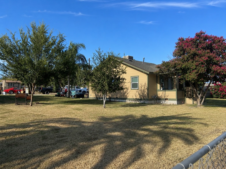518 Roberts Ln, Bakersfield, CA à vendre - Photo de l’immeuble – Image 2 sur 4