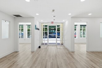 7311 SW 59th Ct, South Miami, FL à louer Photo intérieure– Image 1 sur 20