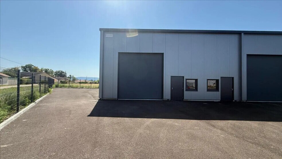 Industriel/Logistique dans Montagnat à vendre - Photo de l’immeuble – Image 2 sur 2