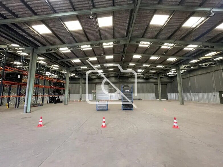 Industriel/Logistique dans Viry-Châtillon à louer - Photo de l’immeuble – Image 1 sur 4