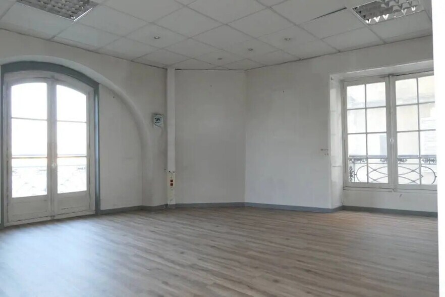 Local commercial dans Bayonne à louer - Photo de l’immeuble – Image 1 sur 12