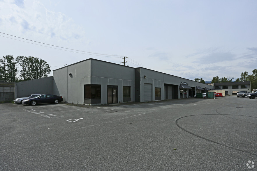 11720 Stewart Cres, Maple Ridge, BC à louer - Photo principale – Image 1 sur 7