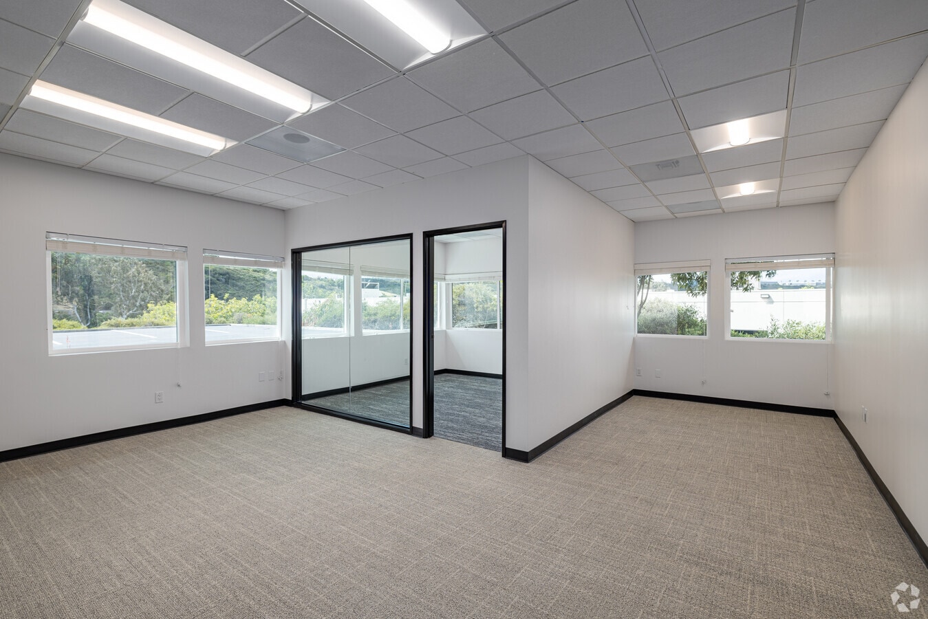 5677 Oberlin Dr, San Diego, CA 92121 - Lot 103-104 - - Photo intérieure - Image 1 of 2