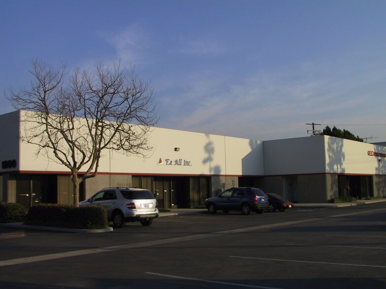 1890 E Miraloma Ave, Placentia, CA à louer - Photo de l’immeuble – Image 3 sur 23