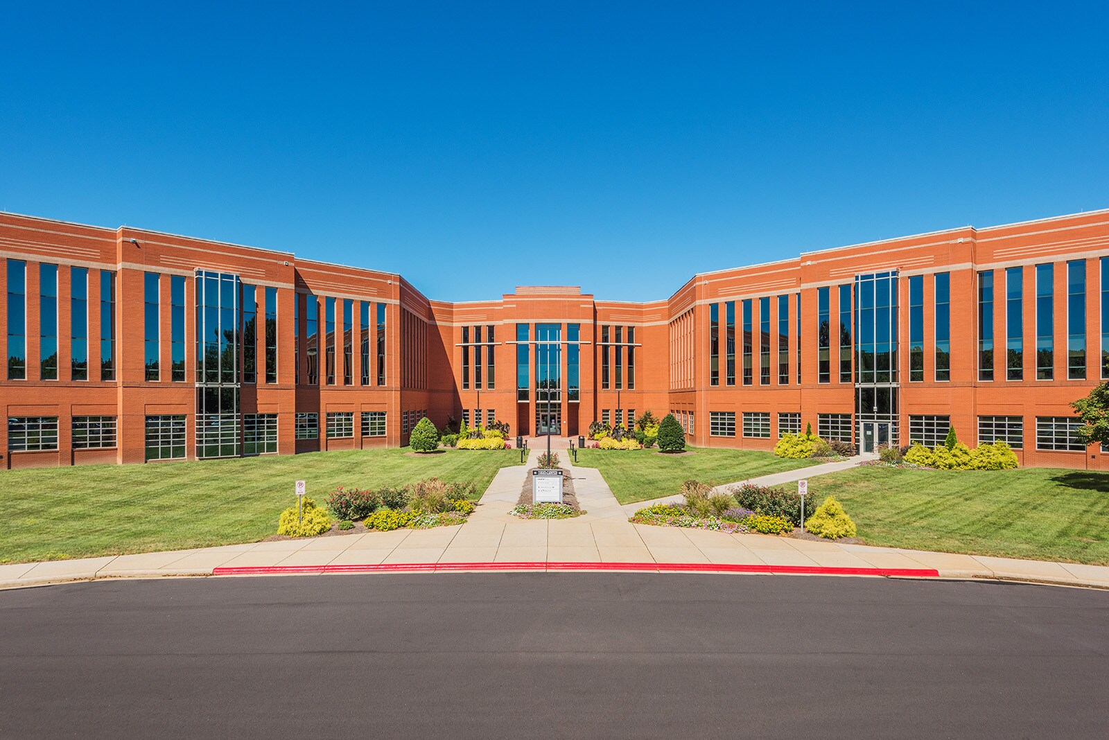 4161 Piedmont Pky, High Point, NC à louer Photo principale– Image 1 sur 2