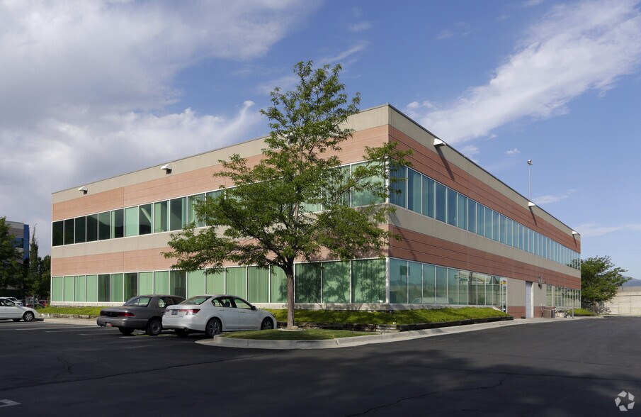 65 E Wadsworth Park Dr, Draper, UT à louer - Photo de l’immeuble – Image 2 sur 5