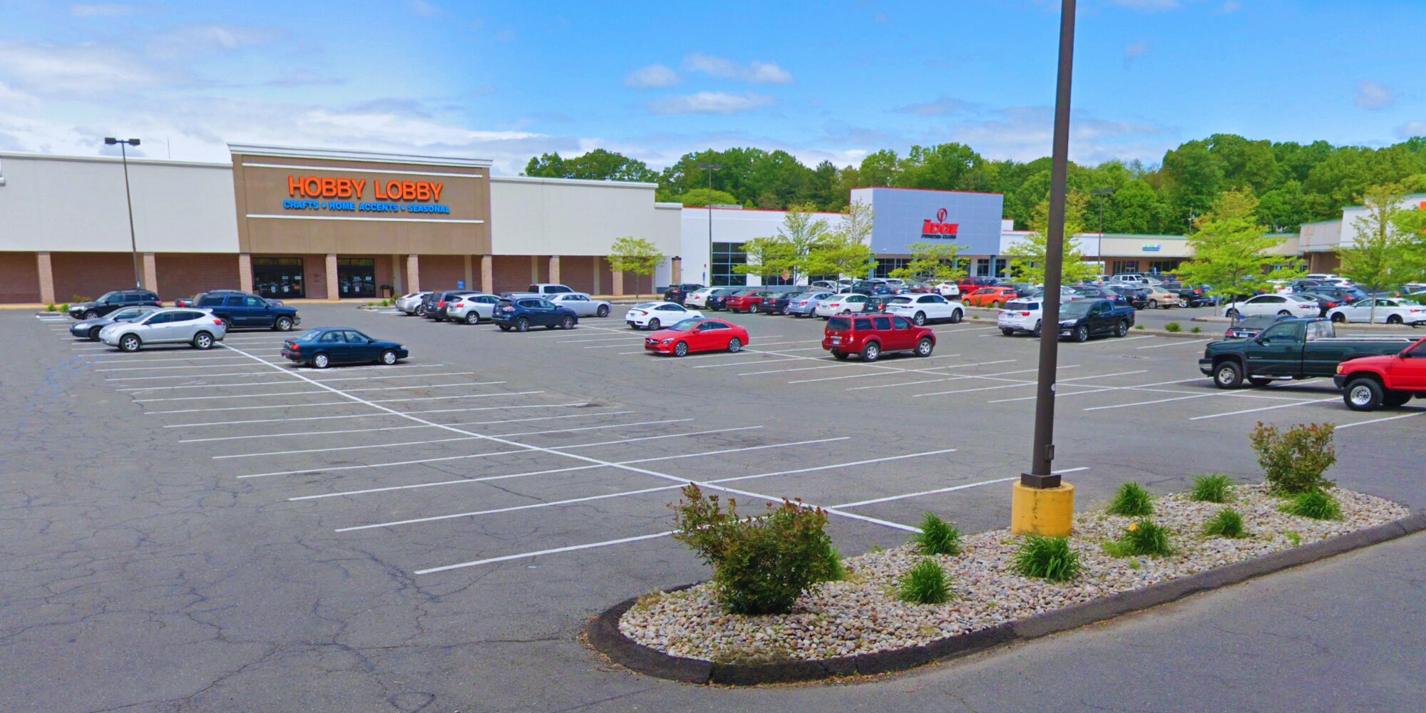 1235 Farmington Ave, Bristol, CT à louer Photo principale– Image 1 sur 6