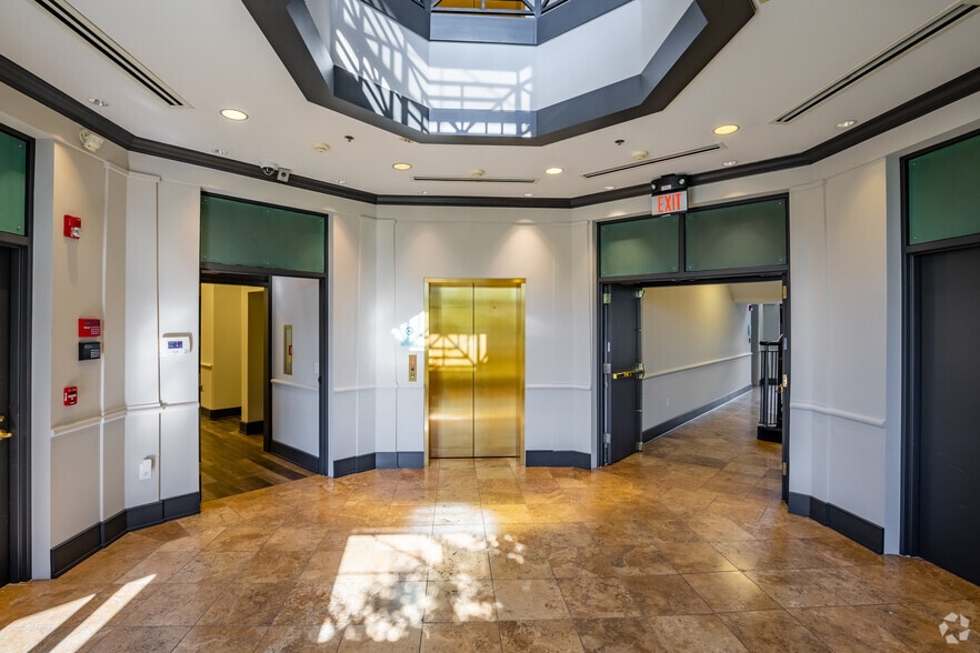1612 Westgate Cir, Brentwood, TN à louer - Hall d’entrée – Image 2 sur 7