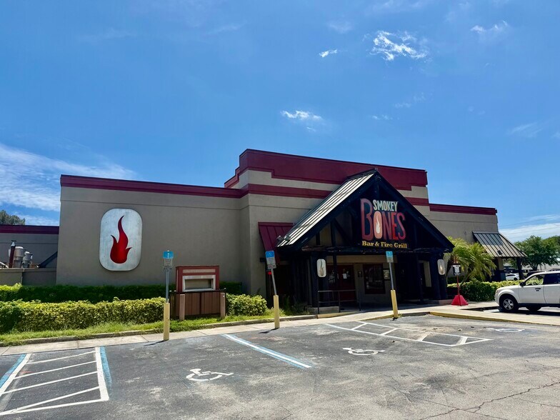 1510 W New Haven Ave, Melbourne, FL à louer - Photo de l’immeuble – Image 1 sur 5