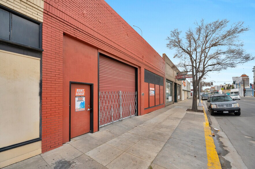 635 Broadway St, Fresno, CA à louer - Photo de l’immeuble – Image 2 sur 8