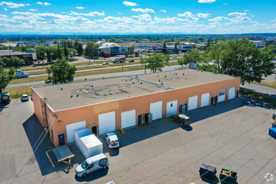 5700 Barlow Trl SE, Calgary, AB à louer - Photo de l’immeuble – Image 2 sur 4