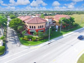 9681 Gladiolus Dr, Fort Myers, FL à louer Photo de l’immeuble– Image 1 sur 22
