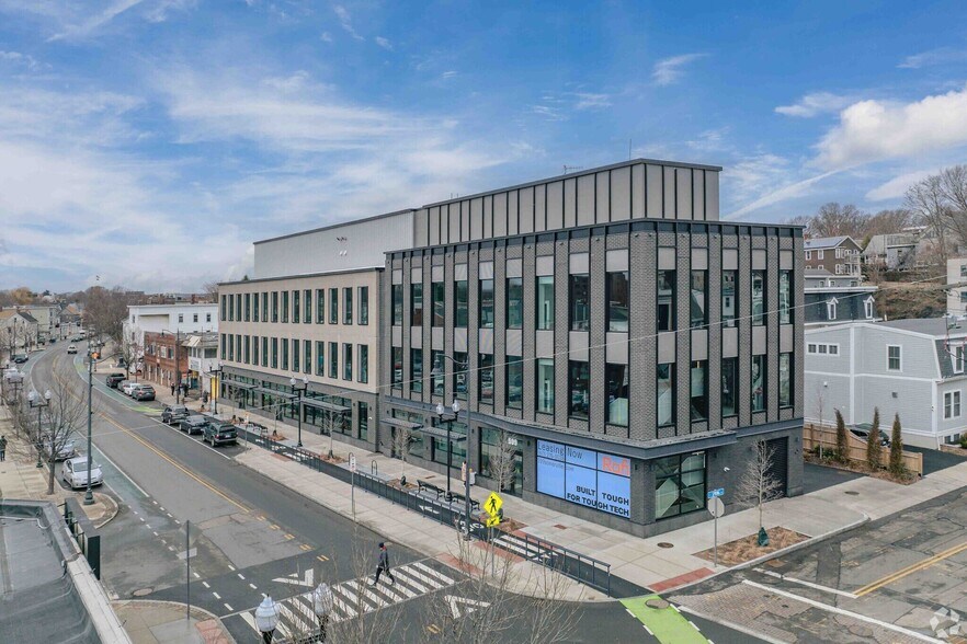 599 Somerville Ave, Somerville, MA à louer - Photo de l’immeuble – Image 1 sur 1
