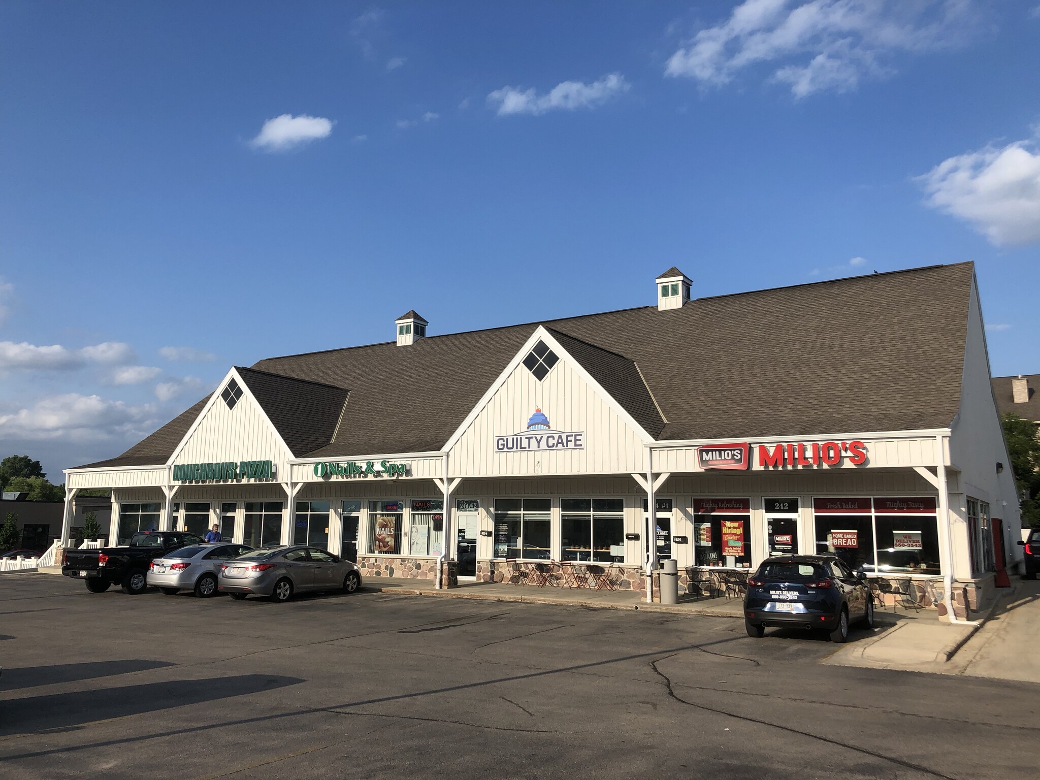 240-248 N Century Ave, Waunakee, WI à louer Photo de l’immeuble– Image 1 sur 7