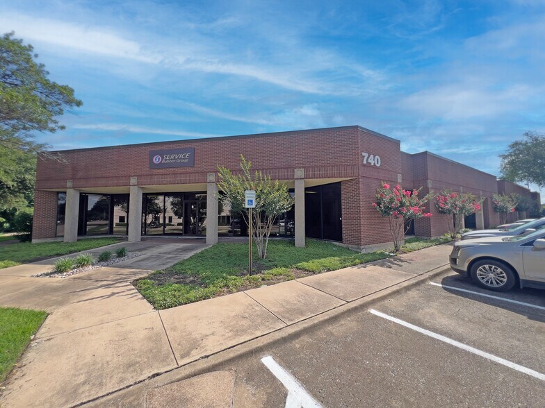 720 F Ave, Plano, TX à louer - Photo de l’immeuble – Image 1 sur 3