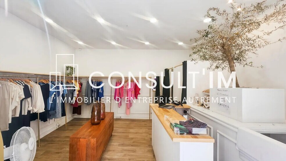 Local commercial dans Neuilly-sur-Seine à louer - Photo de l’immeuble – Image 2 sur 4