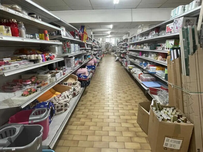 Local commercial dans Allonne à louer - Photo de l’immeuble – Image 2 sur 9