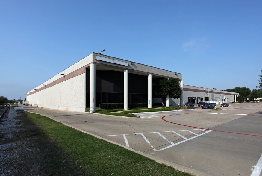 1505 Wallace Dr, Carrollton, TX à louer - Photo de l’immeuble – Image 2 sur 10