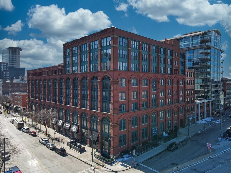 635 W Lakeside Ave, Cleveland, OH à vendre - Photo de l’immeuble – Image 1 sur 67