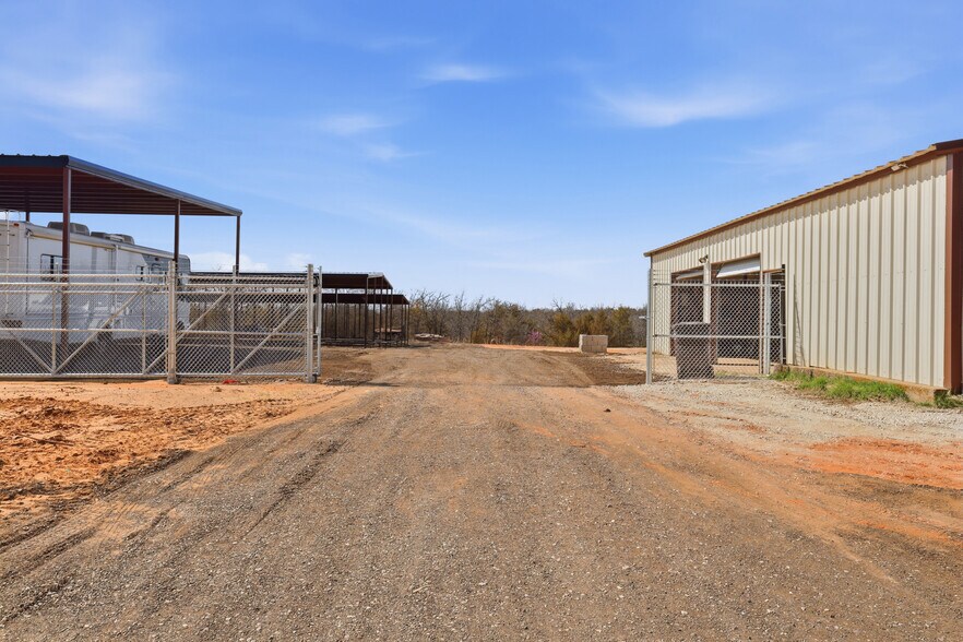 15401 S Peebly Rd, Newalla, OK à louer - Photo de l’immeuble – Image 2 sur 22