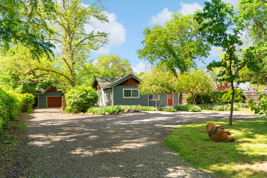 1258 Filbert Ave, Chico, CA à vendre - Photo principale – Image 1 sur 11