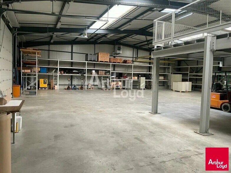 Local d'activités dans Vendôme à vendre - Photo de l’immeuble – Image 2 sur 4