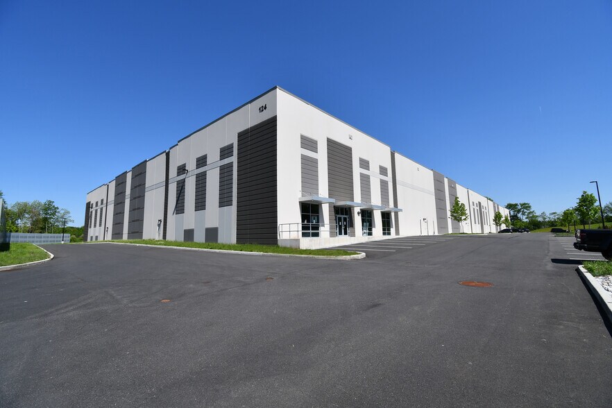 124 Route 17K, Newburgh, NY à louer - Photo de l’immeuble – Image 2 sur 26