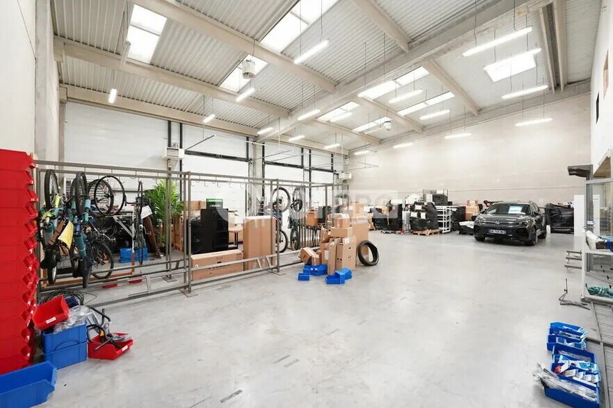 Bureau dans Saint-Quentin-Fallavier à louer - Photo intérieure – Image 3 sur 21