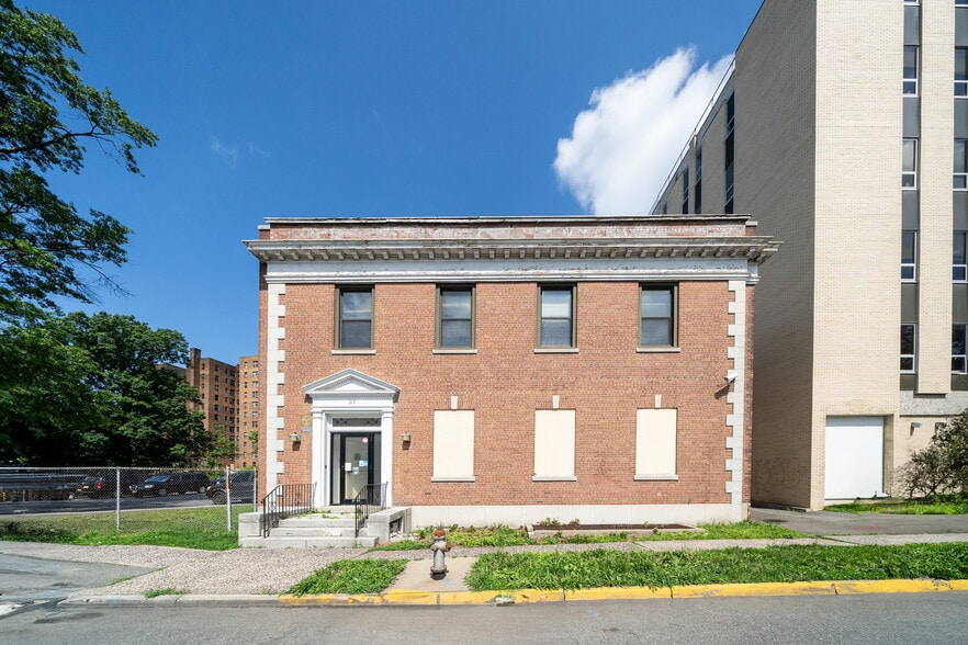 37 Evergreen Pl, East Orange, NJ à vendre - Photo de l’immeuble – Image 3 sur 15