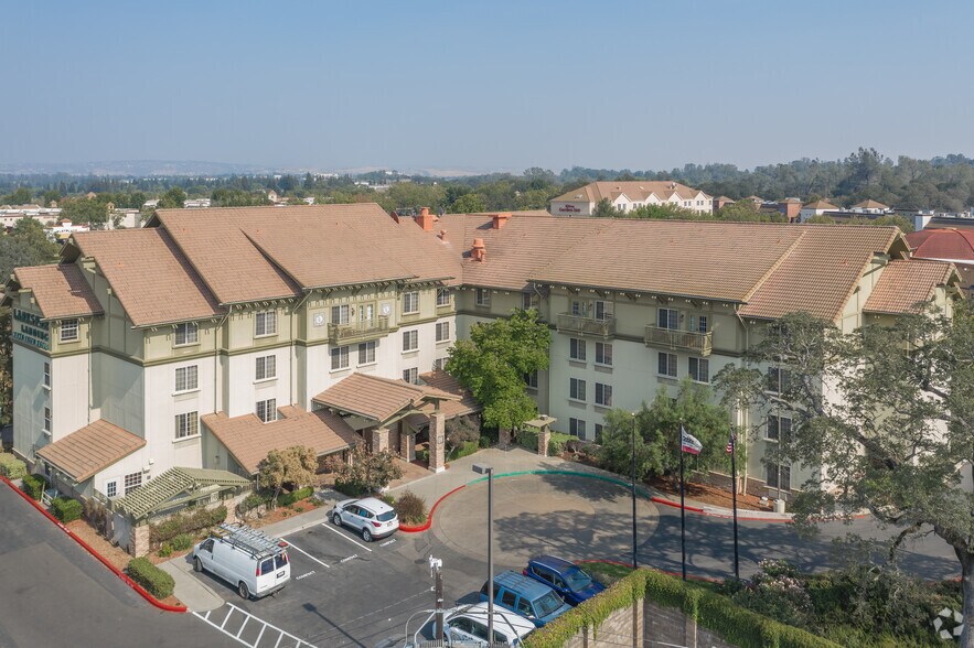 121 Iron Point Rd, Folsom, CA à vendre - Photo principale – Image 1 sur 5