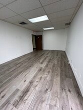 2500 E Hallandale Beach Blvd, Hallandale Beach, FL à louer Photo intérieure– Image 2 sur 4