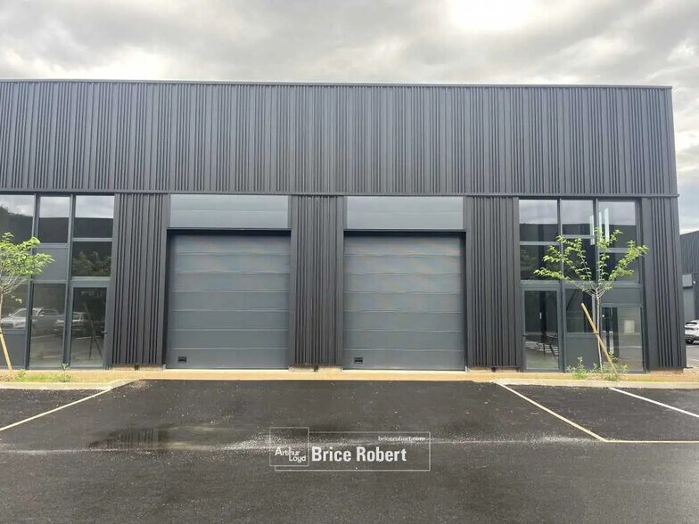 Local d'activités dans Trévoux à vendre - Photo de l’immeuble – Image 2 sur 6