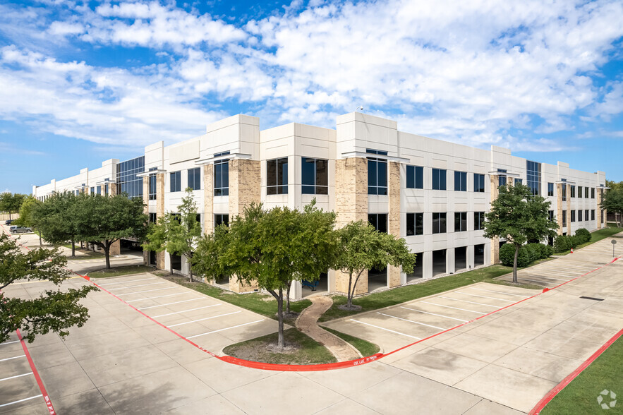 350 Highland Dr, Lewisville, TX à louer - Photo de l’immeuble – Image 2 sur 11