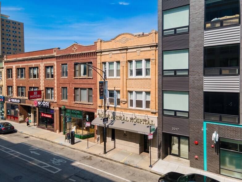 3219 N Clark St, Chicago, IL à louer - Photo de l’immeuble – Image 2 sur 8