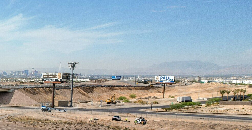 5011 E. Tropical, North Las Vegas, NV à louer - Photo de l’immeuble – Image 2 sur 3