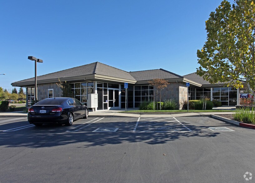 919 Reserve Dr, Roseville, CA à louer - Photo de l’immeuble – Image 3 sur 16