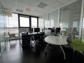 7 Avenue Du 8 Mai 1945, Guyancourt à louer Photo intérieure– Image 2 sur 9