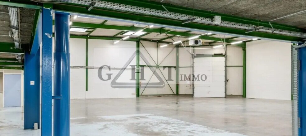 Industriel/Logistique dans Saint-Thibault-des-Vignes à louer - Photo de l’immeuble – Image 3 sur 6