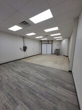 875 Foster Av, Windsor, ON à louer Photo intérieure– Image 2 sur 8