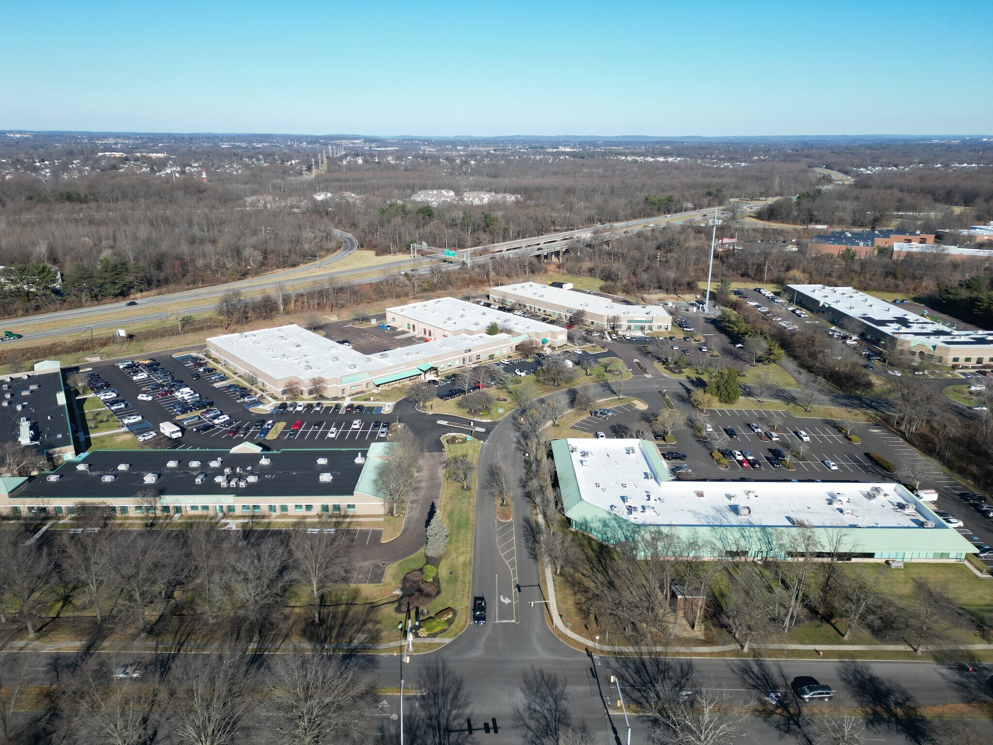 800-880 Town Center Dr, Langhorne, PA à louer Photo de l’immeuble– Image 1 sur 14