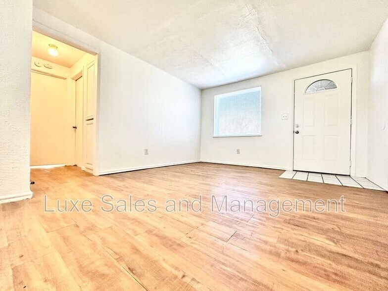 1700 Karen Dr, Del City, OK à vendre - Photo de l’immeuble – Image 2 sur 22