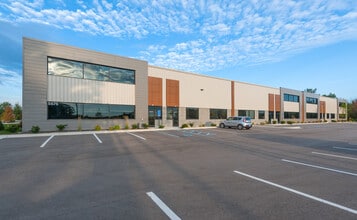 5575 Kraft Ave SE, Grand Rapids, MI à louer Photo de l’immeuble– Image 2 sur 5