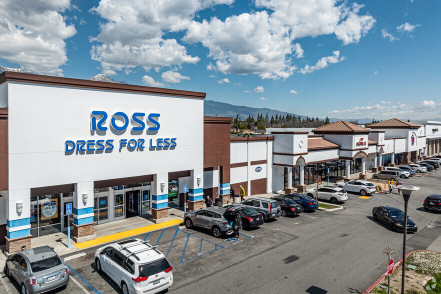 121 E Foothill Blvd, Upland, CA à louer - Photo de l’immeuble – Image 3 sur 8