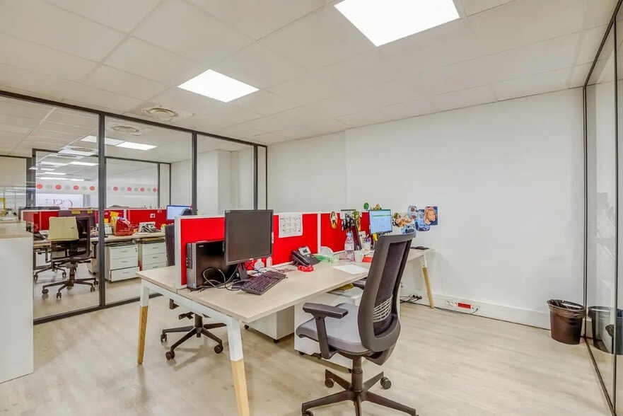 143 Rue De Saussure, Paris à louer - Photo de l’immeuble – Image 3 sur 14