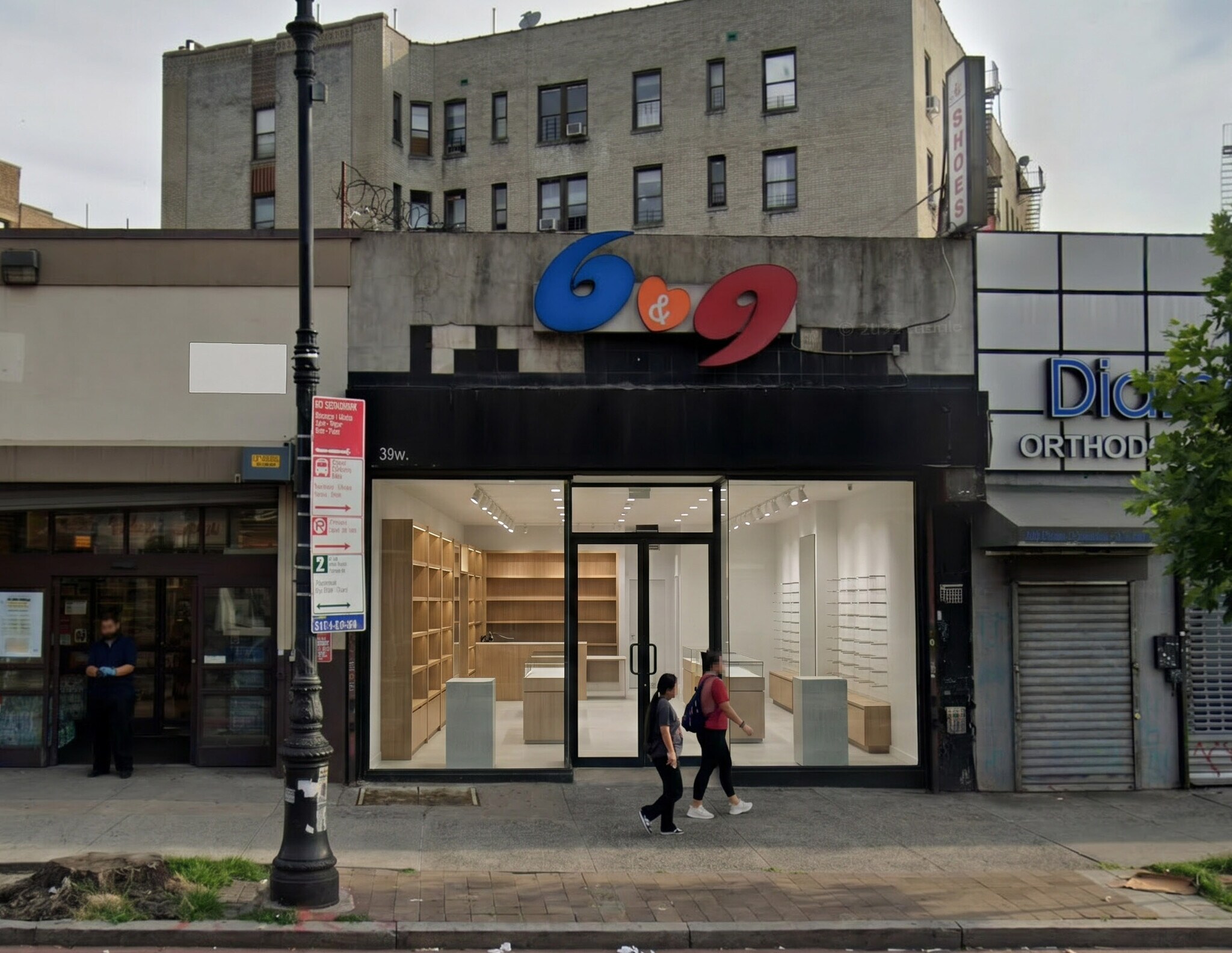 39 W Fordham Rd, Bronx, NY à louer Photo de l’immeuble– Image 1 sur 2