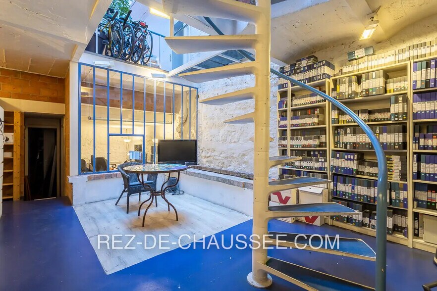 Local commercial dans Paris à vendre - Photo de l’immeuble – Image 2 sur 12