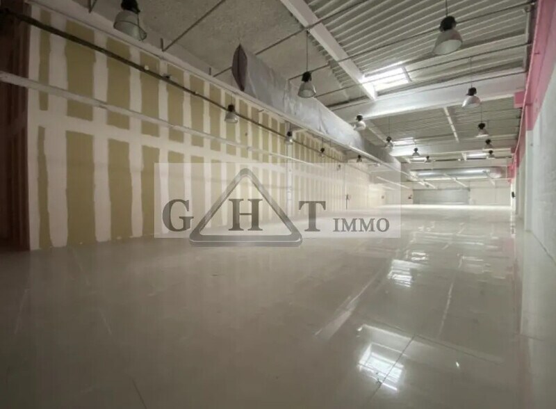 Industriel/Logistique dans Maurepas à louer - Photo de l’immeuble – Image 3 sur 3