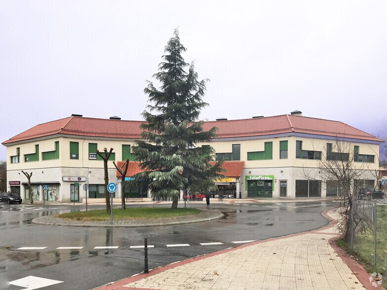 Avenida Marqués de Santillana, 18, Moralzarzal, Madrid à vendre - Photo de l’immeuble – Image 2 sur 2