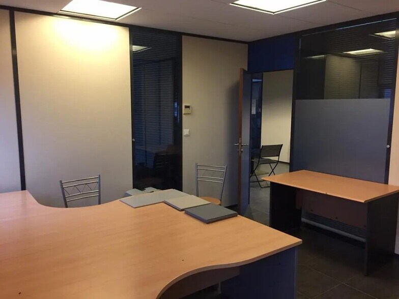 Bureau dans Messimy à louer - Photo de l’immeuble – Image 3 sur 5